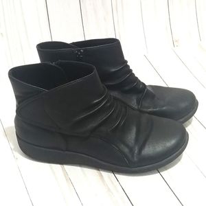 Clarks Cloud Steppers - Ankle Booties 8 1/2 Black